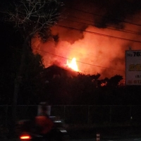 【火災】神奈川県川崎市宮前区犬蔵付近で火事発生!「コッチは家のすぐ近くの家が火事で大渋滞でした😅勘弁してくれ週末に」 【火災】神奈川県川崎市宮前区犬蔵付近で火事発生!「コッチは家のすぐ近くの家が火事で大渋滞でした😅勘弁してくれ週末に」