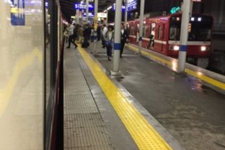 京急線 京急鶴見駅で人身事故「台風じゃなくて人身事故で運転見合わせかよ」まとめのカテゴリ一覧まとめまとめについて関連サイト一覧