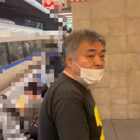 【注意喚起】大阪駅でヤバイ老害鉄オタが出没！「まだ中学生と高校生の3人の撮り鉄殴るとか大人としてありえへんやろこいつ」