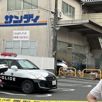 【事故】激安スーパー サンディ西京極七条店に60代男が運転の車が突撃！「家の近くのサンディ車突っ込んでるやん😳」