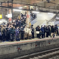 悲報 jr三鷹駅 中央線の人身事故で入場規制 駅が地獄絵図 悲報 jr三鷹駅 中央線の人身事故で入場規制 駅が地獄絵図