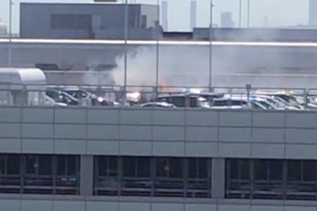 【火事】羽田空港で火事発生 乗用車が暑さでエンジンから自然発火?まとめのカテゴリ一覧まとめまとめについて関連サイト一覧