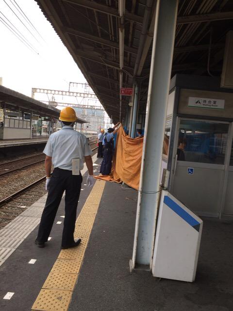 【現地画像】近鉄奈良線”八戸ノ里駅”で人身事故！ホームにはブルーシートがかけられているもようまとめのカテゴリ一覧まとめまとめについて関連サイト一覧
