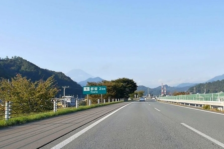 【事故】中央道下りの甲府付近で大型トラックが事故 ...