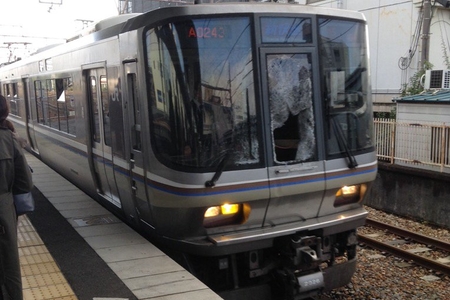 【現場画像】琵琶湖線 瀬田駅で人身事故「男性が飛び込んで、腕がもげてぐちゃぐちゃ」まとめのカテゴリ一覧まとめまとめについて関連サイト一覧