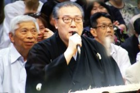 【相撲】阿武松審判部長の物言い説明で大混乱「朝乃山のカカトが先に出たので、朝乃山の勝ちとします」まとめのカテゴリ一覧まとめまとめについて関連サイト一覧