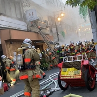 【火災】東京都台東区浅草1丁目 魚菜付近で火事発生!「近所で火災発生です! ものすごい煙でヤバいです」 【火災】東京都台東区浅草1丁目 魚菜付近で火事発生!「近所で火災発生です! ものすごい煙でヤバいです」