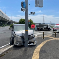 【ドラレコ】暴走高齢者が信号無視してデュエル! それは、、避けれん、、、。むりぃ!「赤信号でもごく普通に進入してくるんだもの 明日自分に起きたって全く不思議ではないわなぁ…」 【ドラレコ】暴走高齢者が信号無視してデュエル! それは、、避けれん、、、。むりぃ!「赤信号でもごく普通に進入してくるんだもの 明日自分に起きたって全く不思議ではないわなぁ…」