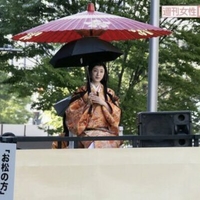 【悲報】加賀百万石イベントに栗山が参加するため撮影禁止、西洋傘をさし雰囲気ぶち壊し！「素人女性さんでも良かったと思いますょ面倒くさい女優っていますよね。」