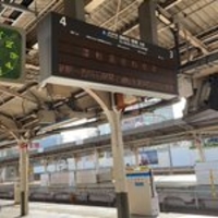 【人身事故】JR神戸線 舞子駅～朝霧駅間で人身事故！「三ノ宮駅ががら空き 一気に寂しくなりました。原因は貨物とバイクの事故です」