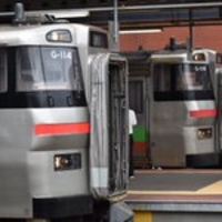 【人身事故】JR函館本線 苗穂駅で人身事故発生!「踏切通過直前に人が入ってきたっぽい救急車は既に到着済み現場検証はまだ…?」 【人身事故】JR函館本線 苗穂駅で人身事故発生!「踏切通過直前に人が入ってきたっぽい救急車は既に到着済み現場検証はまだ…?」