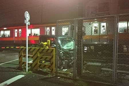 青梅線 羽村~小作駅間で人身事故「現在遺体取り除き中」「車内で吐く事だけは避けたい」まとめのカテゴリ一覧まとめまとめについて関連サイト一覧