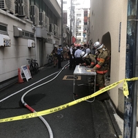 【火災】東京都品川区 五反田駅前で火事発生!「火事か、うちの店の周り封鎖されちまった…だ、大丈夫かな!?」 【火災】東京都品川区 五反田駅前で火事発生!「火事か、うちの店の周り封鎖されちまった…だ、大丈夫かな!?」