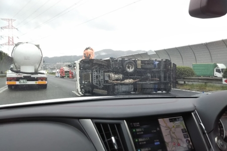 トラック事故 ツイッター 大型トラック運転中の出来事 事故現場通過 Traffic Accident