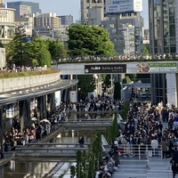 【画像】ゴールデンカムイの鶴見ナイトがカオス状態！「東京ドームミスチルの待機列凄いなと思ったらそれ以上にゴールデンカムイ展の列が長かった……」