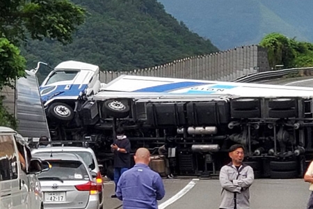 【事故】名神高速 上り 米原JCT〜関ヶ原IC付近で事故発生!「大型トラックが横転」まとめのカテゴリ一覧まとめまとめについて関連サイト一覧